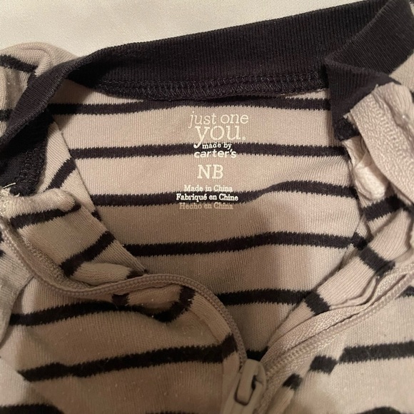 🐶🐶Carters bundle of five size newborn onesies and footies.🐶🐶 - Picture 3 of 11